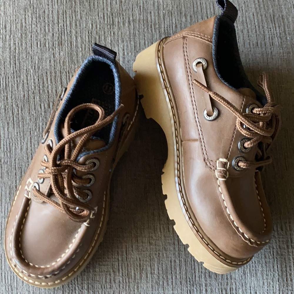 Rugged Outback Skid Resistant/Brown Loafers Size11